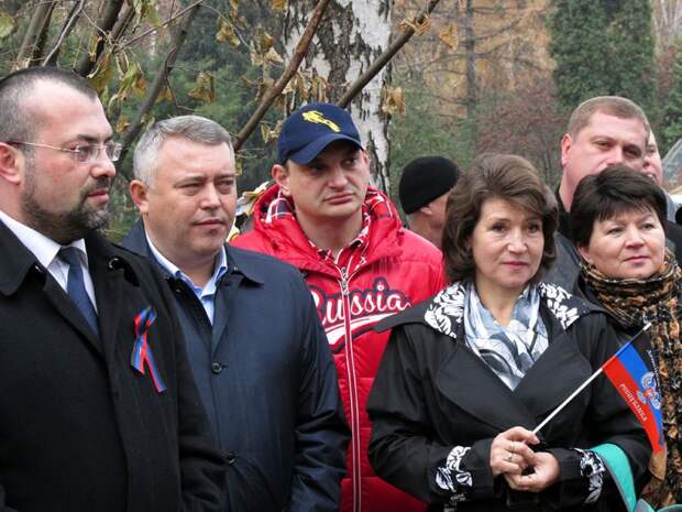 В Донецке заложили Аллею народного единства