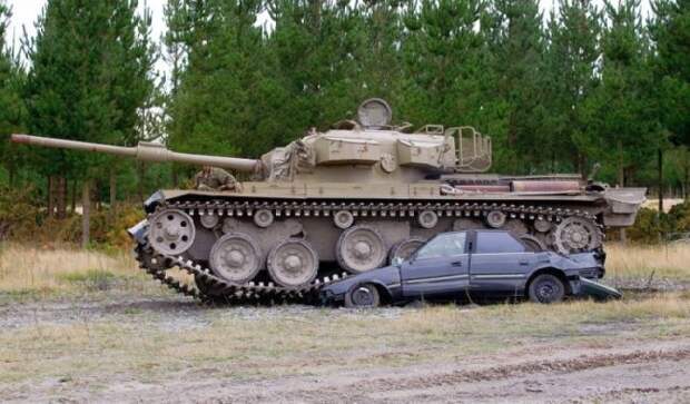 Как снять напряжение? – раздавить машину…танком!
