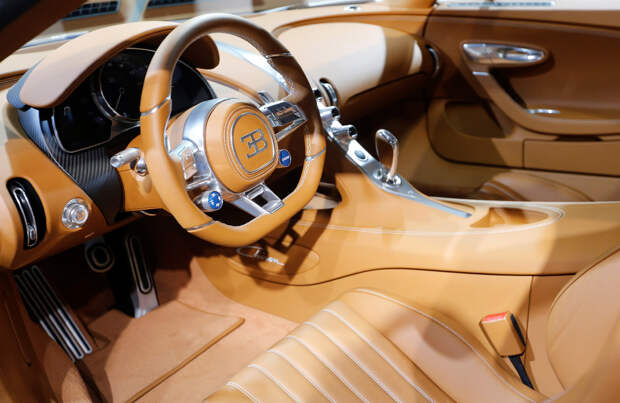 Интерьер гиперкара Bugatti Chiron