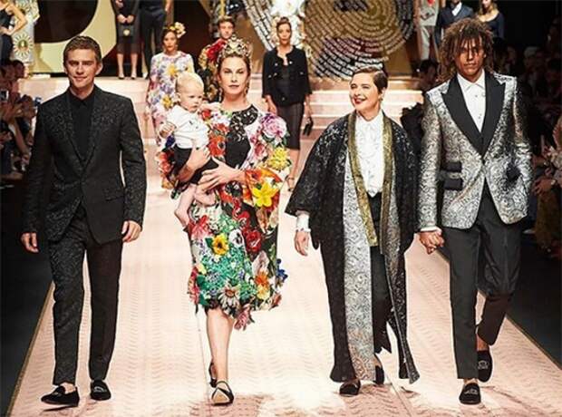 Самые известные женщины мира в показе новой коллекции Dolce & Gabbana