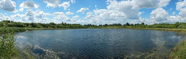 Необычное круглое озером недалеко от поселка Стрелецкое Фото - Николай Субботин