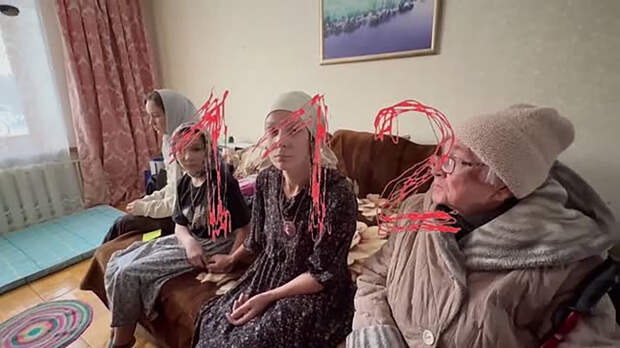 Обыски в квартире прятавшей сестер секты «Царская Империя» попали на видео