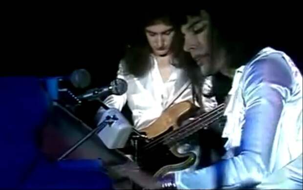 Bohemian Rhapsody. Одной из самых лучших песен в мире 40 лет!