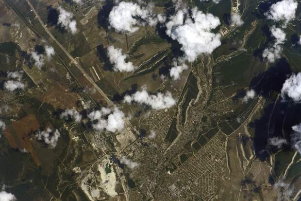 Прямиком из космоса: россиянин поделился фотографиями Крыма, сделанных из МКС