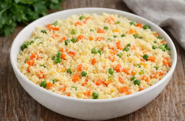 Просто заливаю кипятком и готово: кускус — самый быстрый гарнир за 5 минут с тремя вариантами подачи