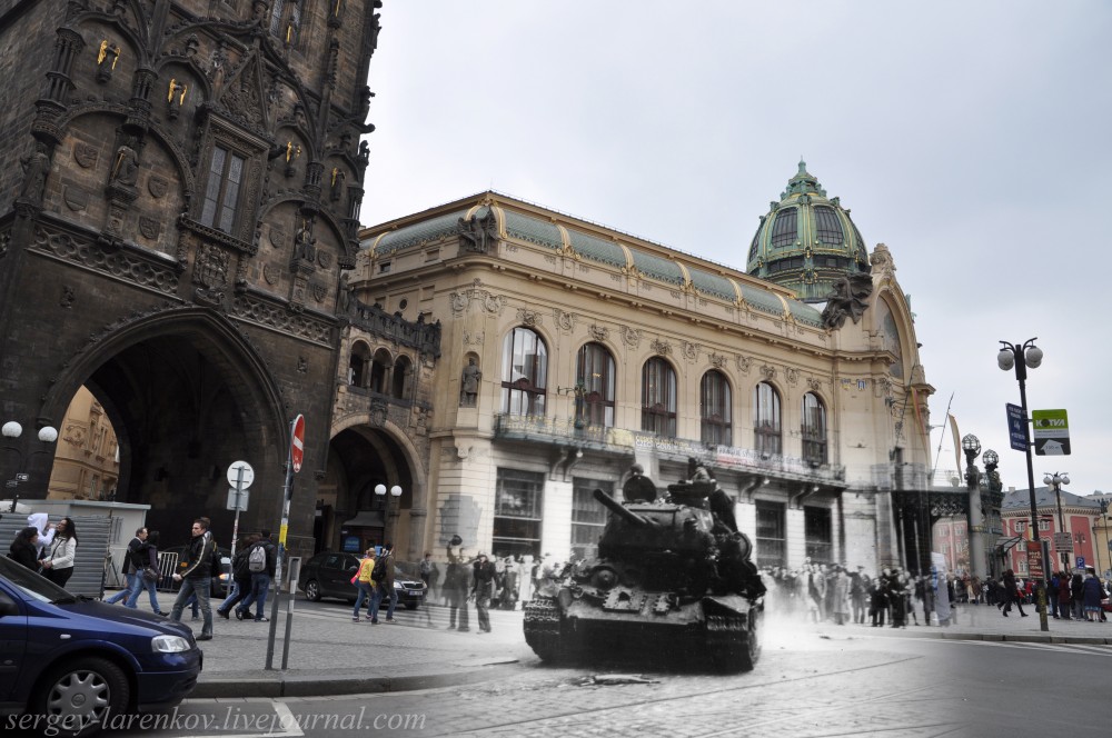 Прага, 1945/2010 Пороховая башня. Жители Праги приветствуют Красную армию, прогнавшую гитлеровцев. Prague 1945/2010. Powder Tower. Inhabitants of Prague welcomed the Red Army, which ousted the Nazis.