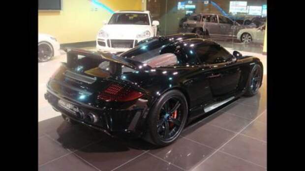 Там же, в Эмиратах, можно приобрести лимитированный Porsche Carrera GT Gemballa. Кочегары из Gemballa выжали из без того неслабого движка все соки - <br> 670 сил и 630 Нм против стоковых 612 и 590, соответственно. Сократился и разгон до 100 км/ч - с 3,9 секунды до 3,7 (до 200 км/ч - 9,7 с). Пробег - <br> 2000 км. Цена - 495 000 евро. Там же, в Эмиратах, можно приобрести лимитированный Porsche Carrera GT Gemballa. Кочегары из Gemballa выжали из без того неслабого движка все соки - <br> 670 сил и 630 Нм против стоковых 612 и 590, соответственно. Сократился и разгон до 100 км/ч - с 3,9 секунды до 3,7 (до 200 км/ч - 9,7 с). Пробег - <br> 2000 км. Цена - 495 000 евро.