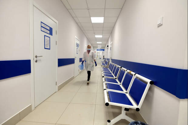 Жительница Новосибирска пожаловалась на огромную очередь в поликлинике №16