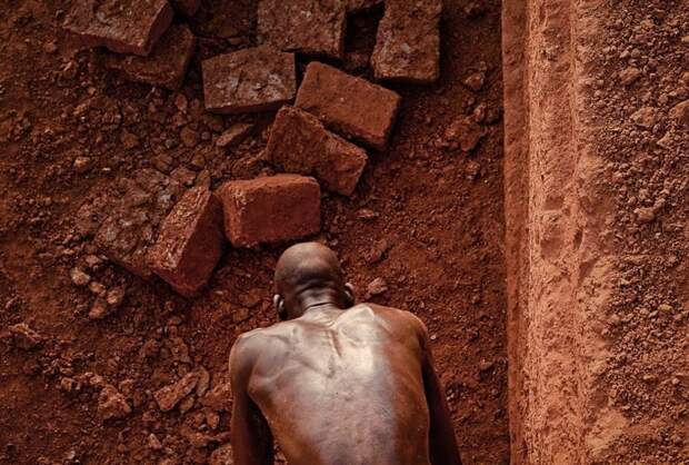 Как добывают кирпичи в Буркина-Фасо буркина-фасо, кирпич