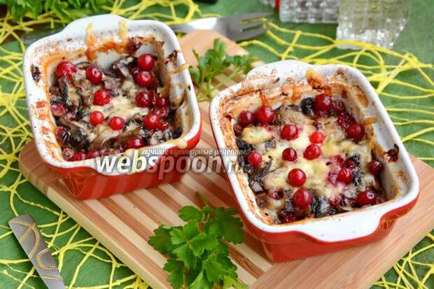 Фото Запечённая куриная грудка с брусникой