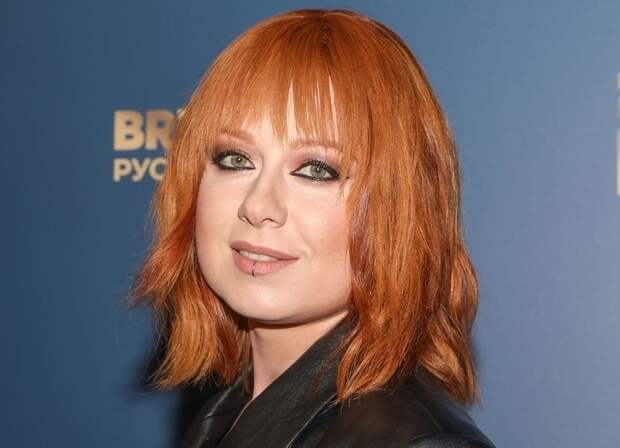 Савичева вышла в свет в грязном виде: певица устроила «протест против глянца»