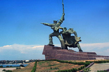 Памятник матросу и солдату в Севастополе