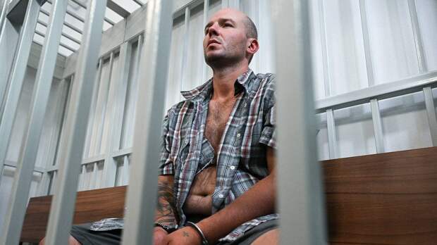 Напавший на ребенка в российском аэропорту избежал тюрьмы