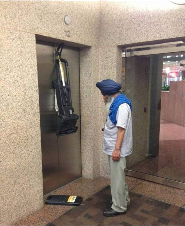 пылесос в лифте