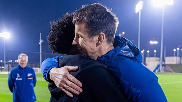 «Зенит» показал, кто посетил тренировку команды на сборе в Катаре: «Безумно рады встрече!»