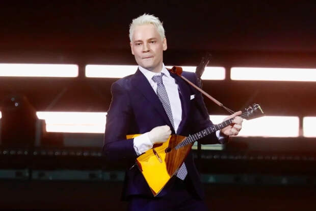 SHAMAN заявил, что нет ничего предосудительного в облизывании льда Байкала