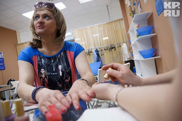 Юля( в прошлом Юра) стала активной посетительницей салонов красоты