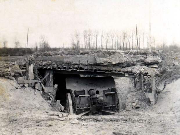 Полевая гаубица калибра 10,5 см на боевой позиции (1916 год)