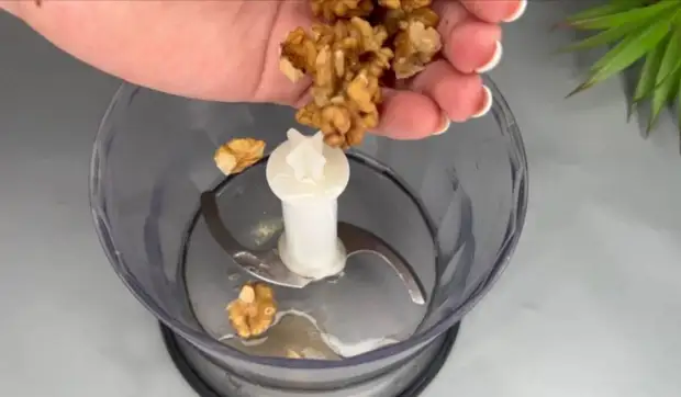 Казалось бы, ничего особенного, но когда начинаешь есть — остановиться сложно: рецепт салата на каждый день без майонеза