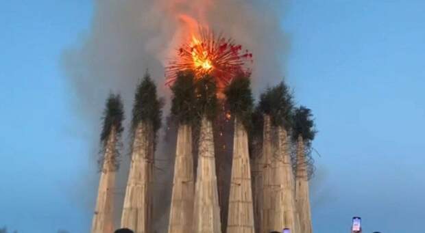 В арт-парке «Никола-Ленивец» Калугой сожгли инсталляцию, подобную сердцу Данко