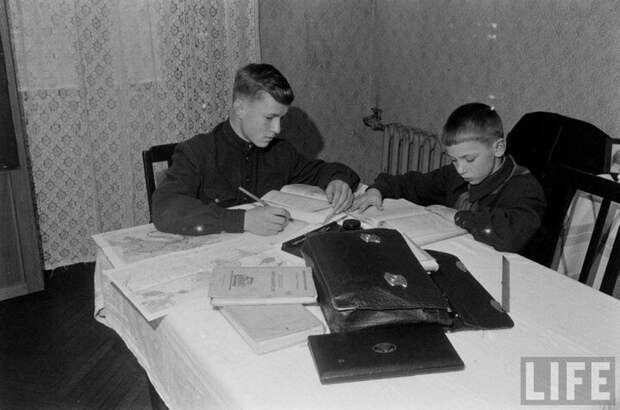 Фоторепортаж о жизни простых советских граждан в 1950-х
