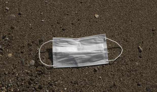 Назван возможный срок отмены масочного режима в России