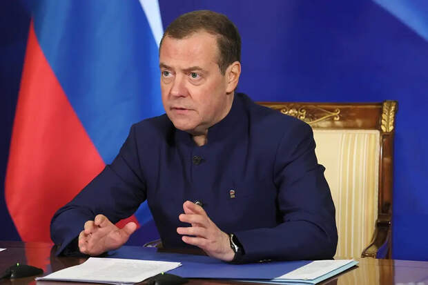 Медведев: разговаривать в Европе сегодня не с кем и не о чем – там одни бесхребетные марионетки