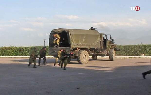 Военные России уничтожили условных террористов на учениях в Киргизии