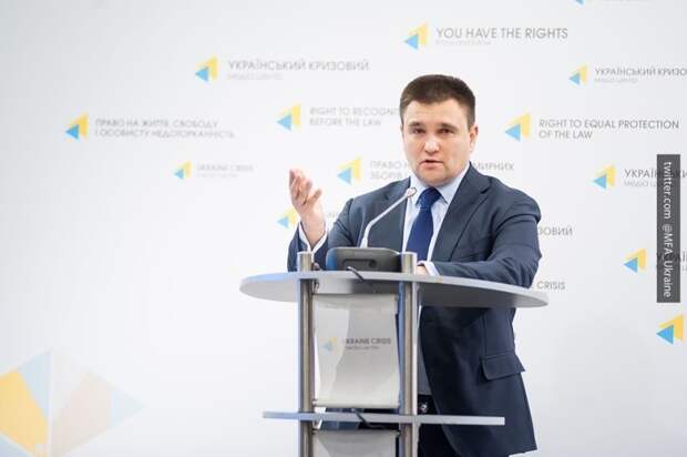 Климкин заявил о прекращении выдачи паспортов украинцам Венгрией