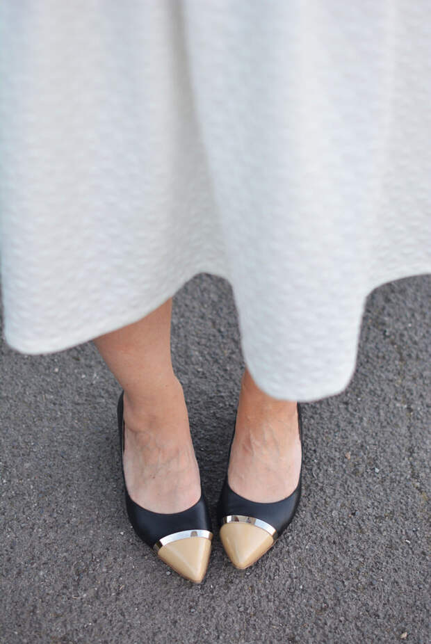 White midi, pointed two-tone flats