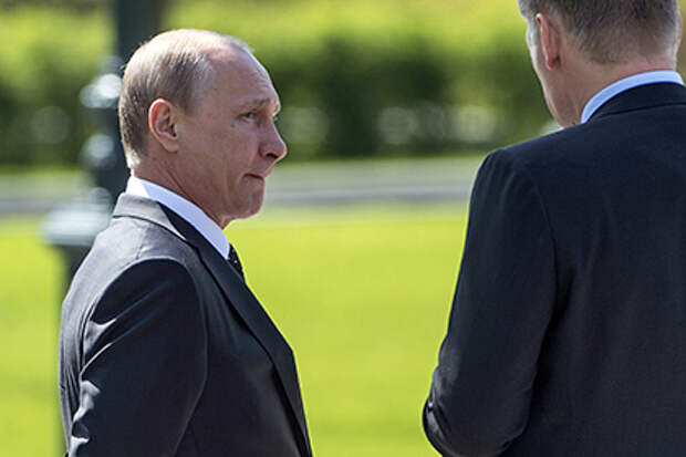 Владимир Путин и Дмитрий Песков