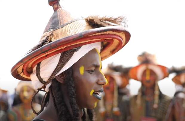 Мы привыкли, что перед свадьбой люди знакомятся, узнают друг друга поближе, а потом принимают окончательное решение. Но так происходит не везде.-6