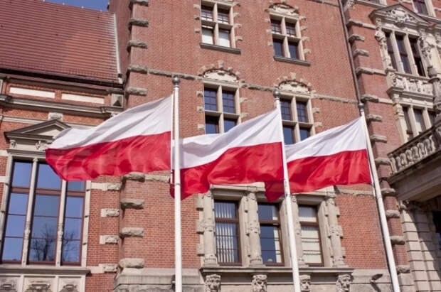 В Польше депутаты поругались в прямом эфире из-за слов Туска о войсках США