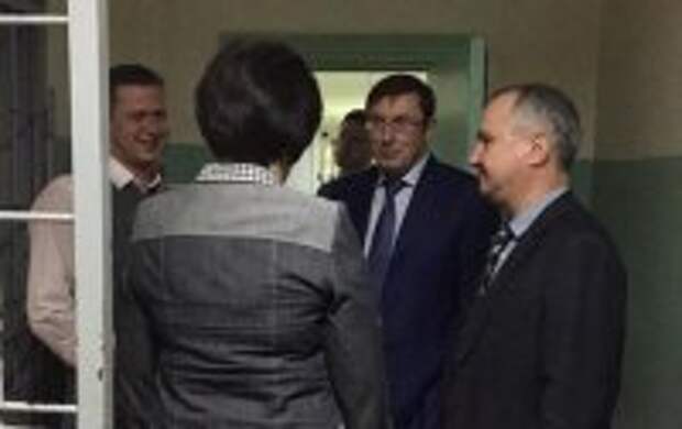 Луценко провел экскурсию в «несуществующий» изолятор в СБУ Луценко провел экскурсию в «несуществующий» изолятор в СБУ