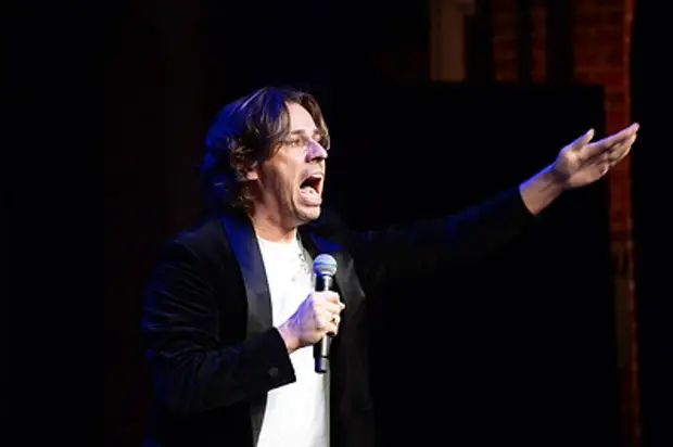 Вместо Максима Галкина шоу "Сегодня вечером" будет вести другой ведущий