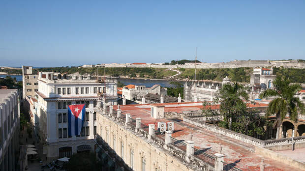 Песков: ни одна страна не должна вторгаться на Кубу