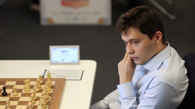 Есипенко сыграл вничью с Накамурой во втором туре турнира претендентов