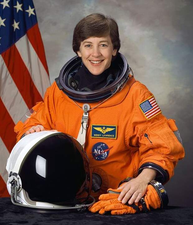 американская женщина-космонавт / астронавт Уэнди Берриен Лоуренс. Фото