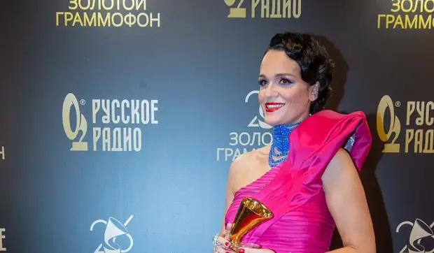 «Могла голой по улице ходить!»: певица Слава слила страшный секрет Валерии