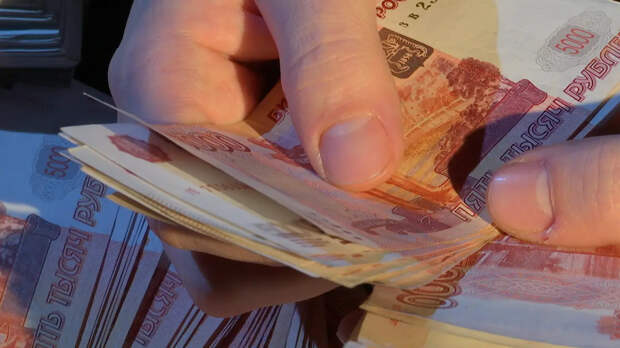 Почему люди в России стали больше платить наличными