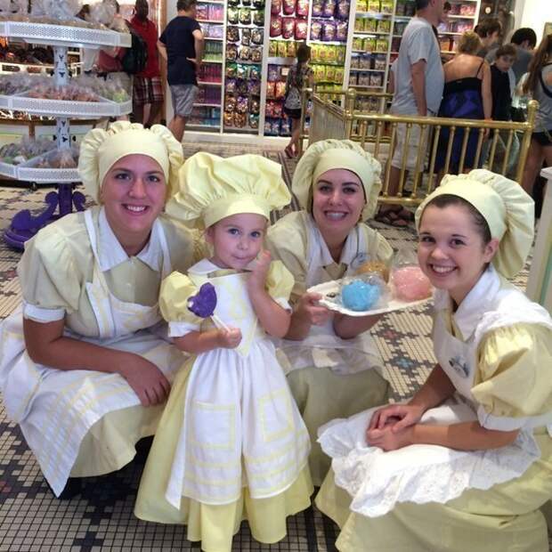 Мама делать для дочки костюмчики для посещения Disney World Мама делать для дочки костюмчики для посещения Disney World