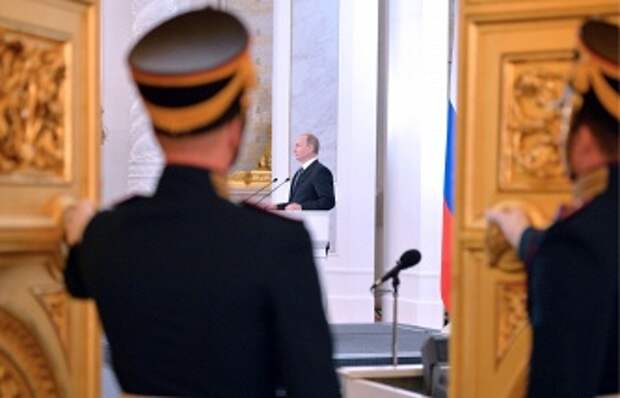 Во время выступления президента РФ Владимира Путина с ежегодным посланием к Федеральному Собранию РФ в Георгиевском зале Кремля, 2014 год