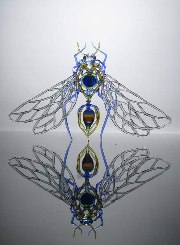 Художник из Индонезии превращает стеклотару в произведения искусства искусство, стекло