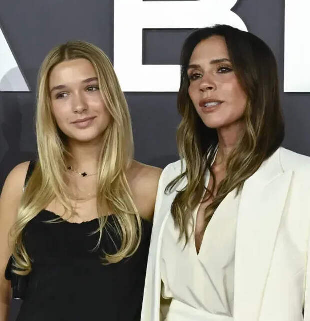 Харпер Бекхэм и Виктория Бекхэм