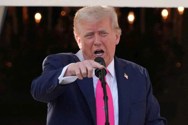 Политолог Брутер: США пытаются взять Россию в тиски