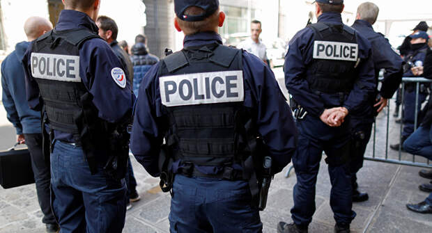Десятки джихадистов работают в учебных заведениях Франции, жандармерии, полиции, армии.