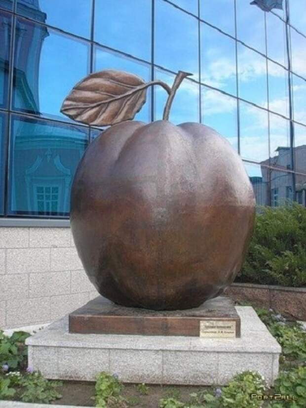 Памятник яблоку (не Apple!). Курск города, интересное, памятники