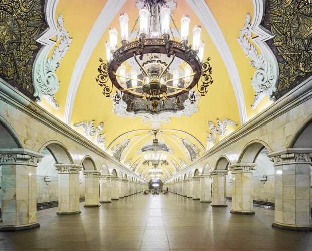 Станция метро «Комсомольская», Москва