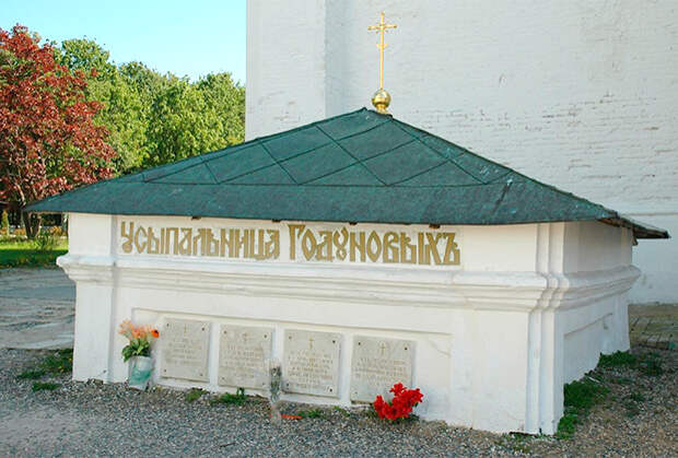 Гробница Годуновых в Троице-Сергиевой лавре