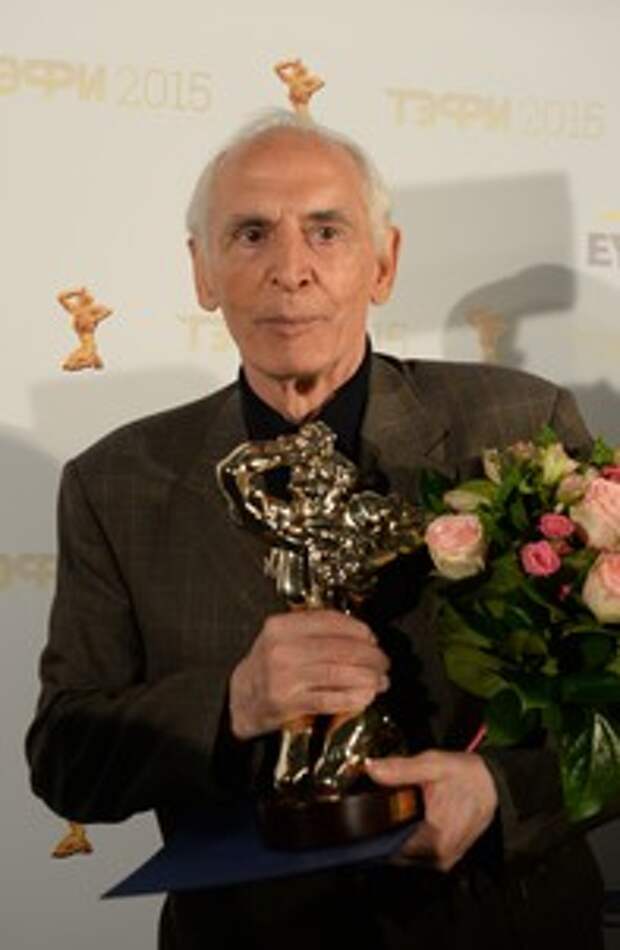 Актер Василий Лановой на торжественной церемонии вручения премии ТЭФИ за высшие достижения в области телевизионных искусствв в Первой студии ТТЦ «Останкино» в Москве. Фотография: Илья Питалев/РИА «Новости»